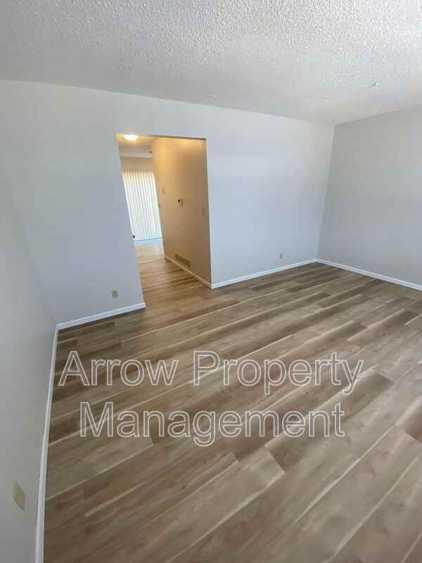 1222 S Jackson St - Photo 2 of 15