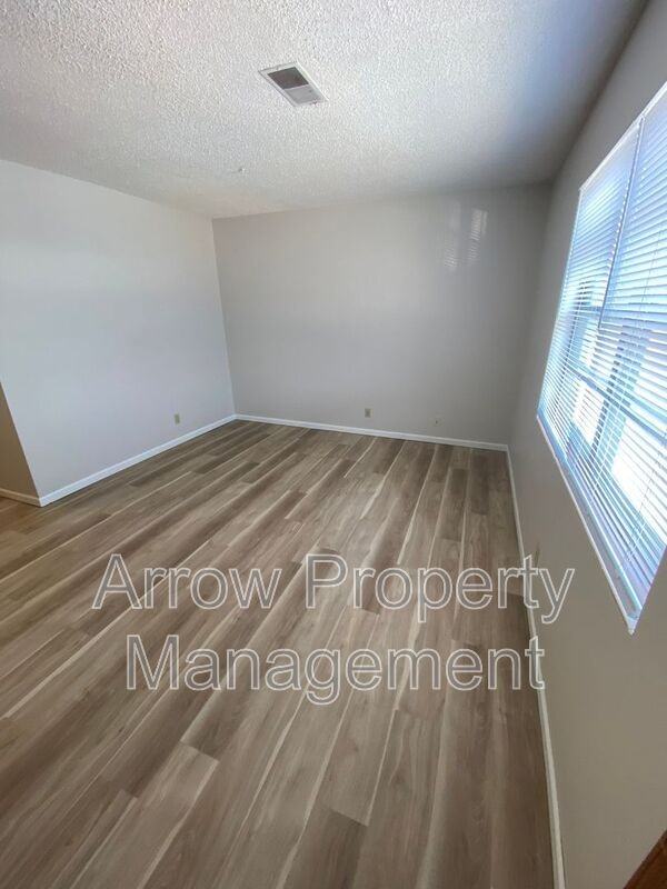 1222 S Jackson St - Photo 3 of 15