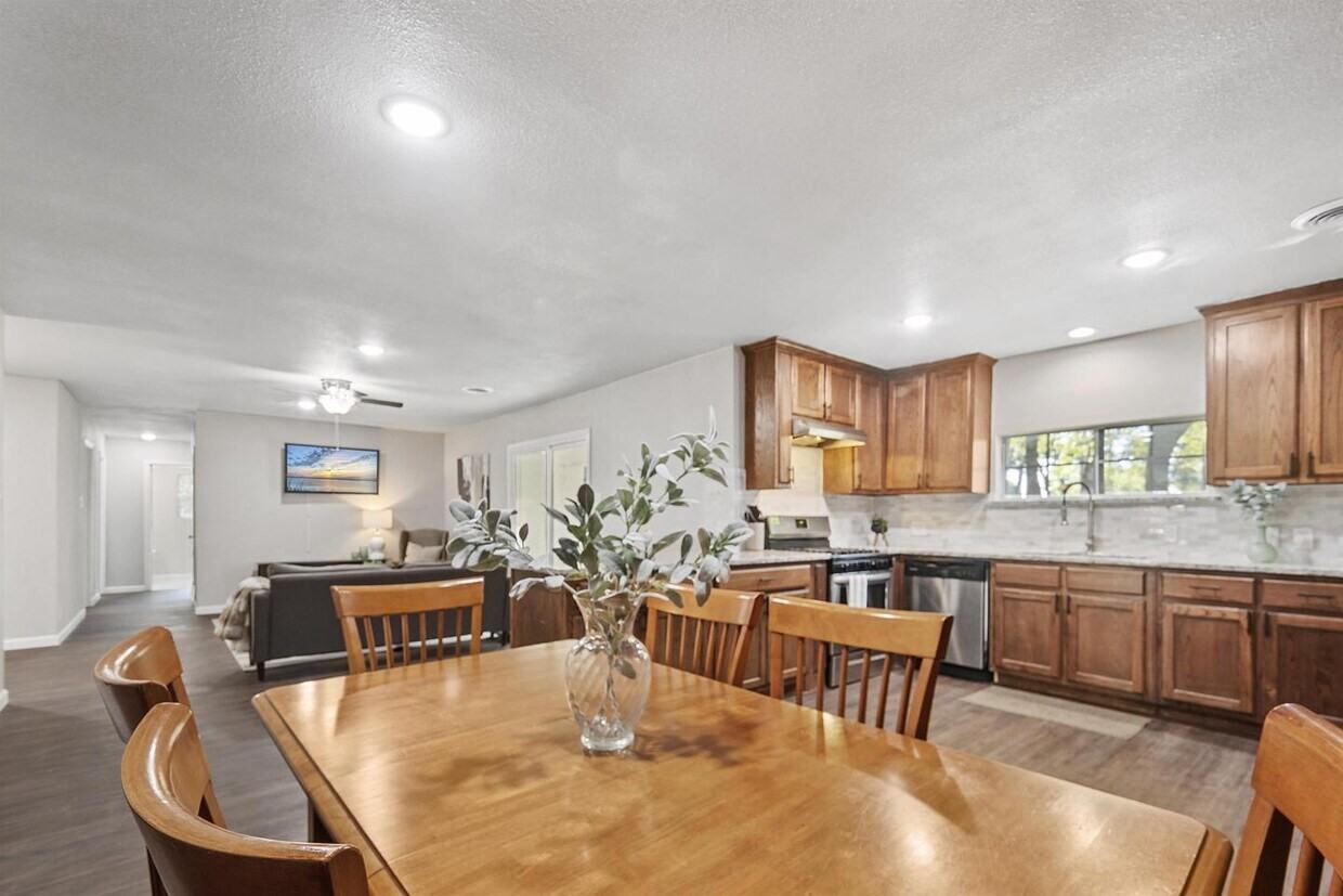 1230 S Pecan St #NA - Photo 4 of 23