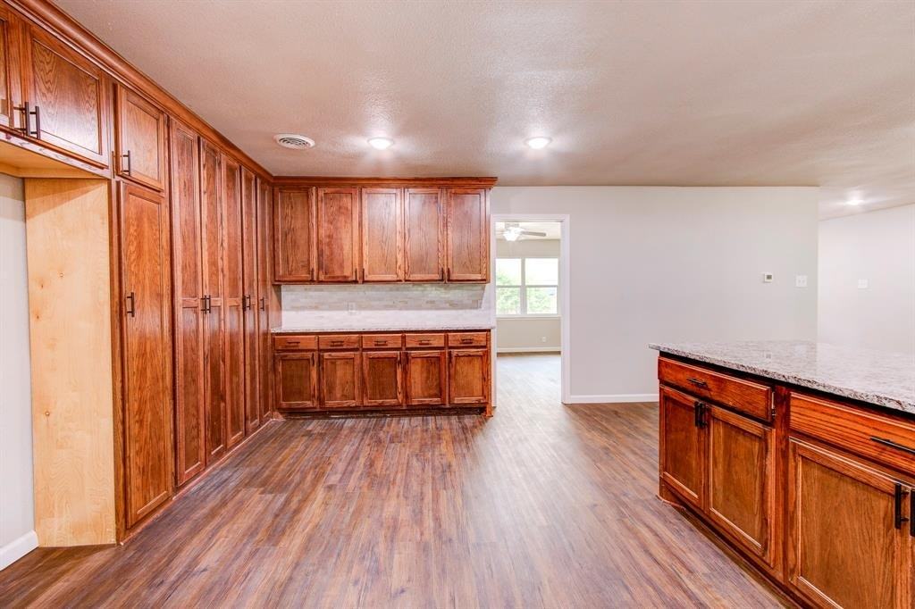 1230 S Pecan St #NA - Photo 7 of 23