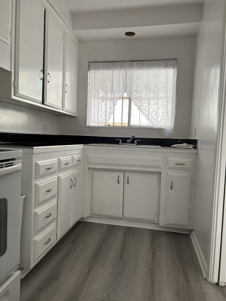 11727 Ohio Ave #1 - Photo 2 of 10