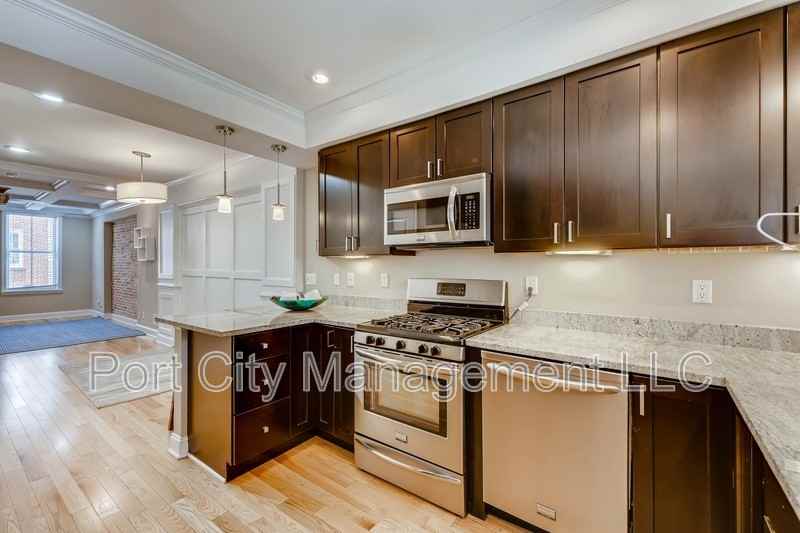 726 S Robinson St - Photo 4 of 11