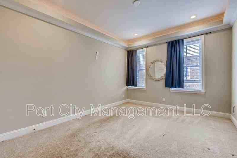 726 S Robinson St - Photo 5 of 11