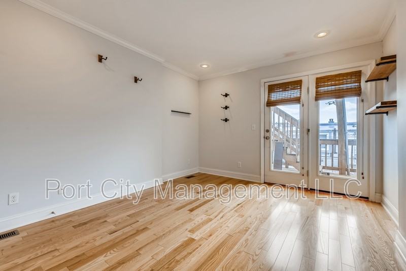 726 S Robinson St - Photo 7 of 11