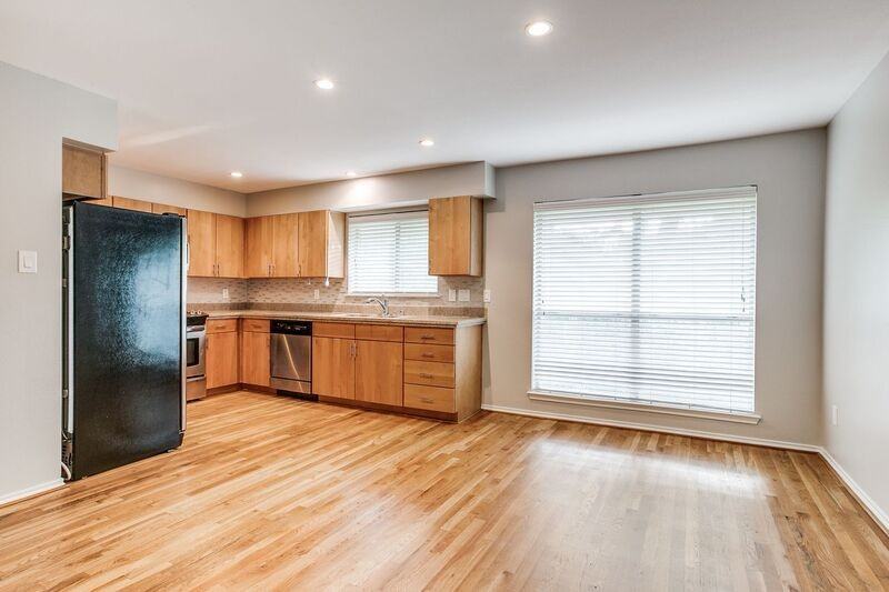 4616 W Lovers Ln #210 - Photo 4 of 12