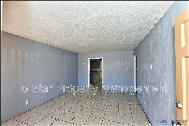 5613 Creston Ave - Photo 6 of 45