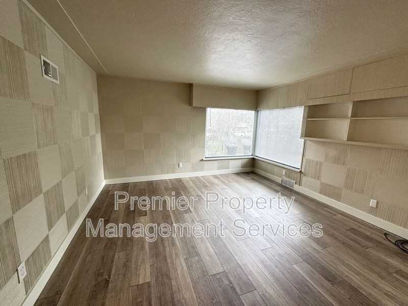 2607 Glenwood Ln #2 - Photo 3 of 17