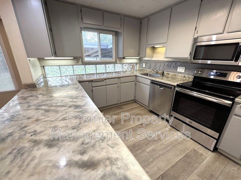 2607 Glenwood Ln #2 - Photo 6 of 17