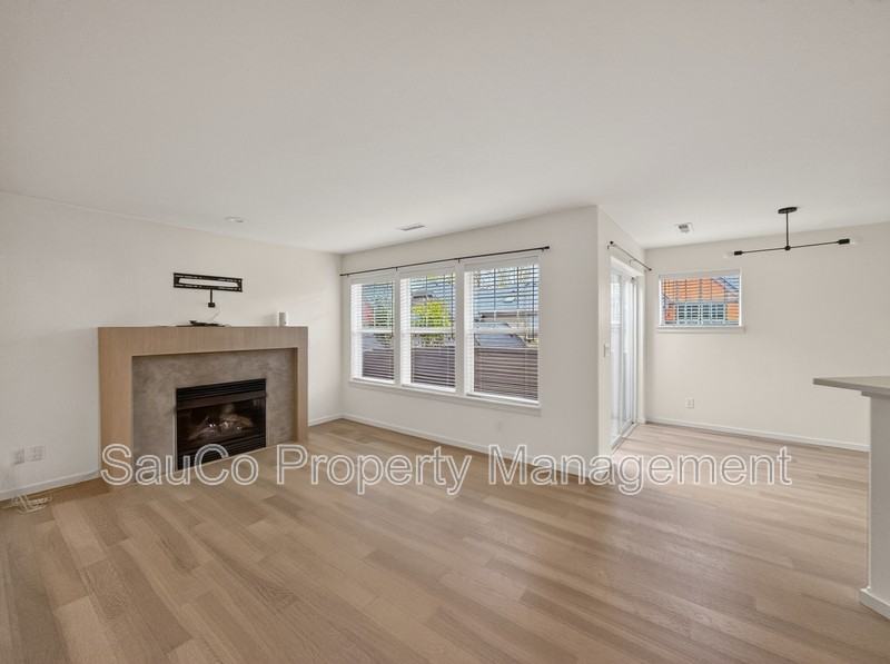 7399 Ne Stonewater St - Photo 6 of 35