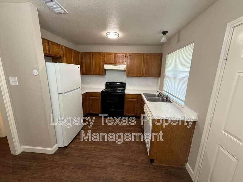 1607 N Nolan River Rd #C - Photo 2 of 19