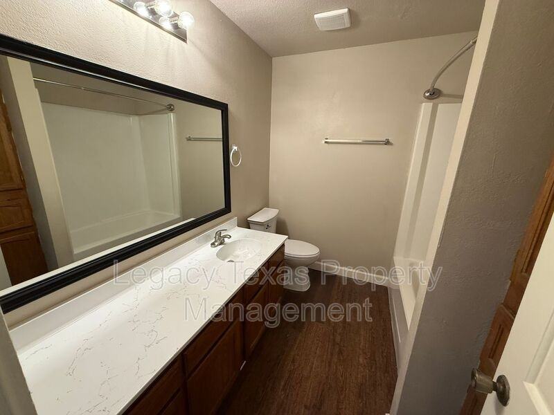 1607 N Nolan River Rd #C - Photo 7 of 19