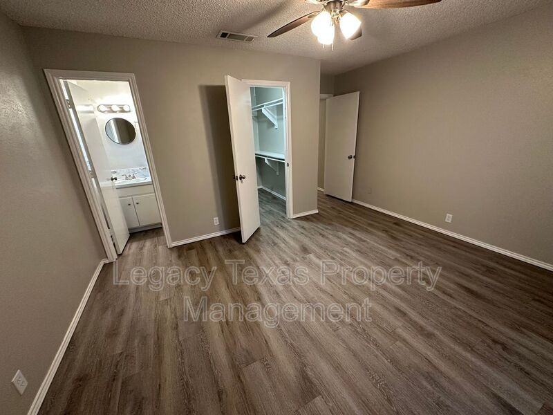 1116 N Nolan River Rd #B - Photo 2 of 27