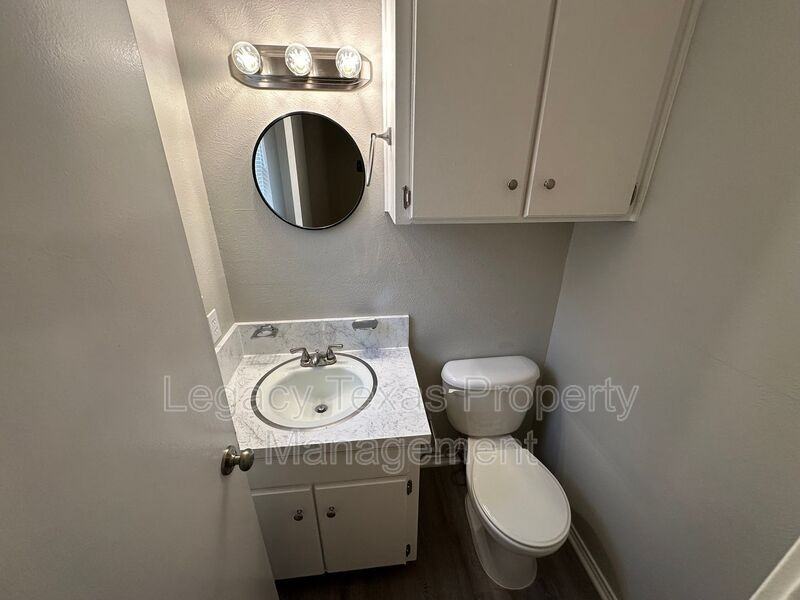 1116 N Nolan River Rd #B - Photo 4 of 27