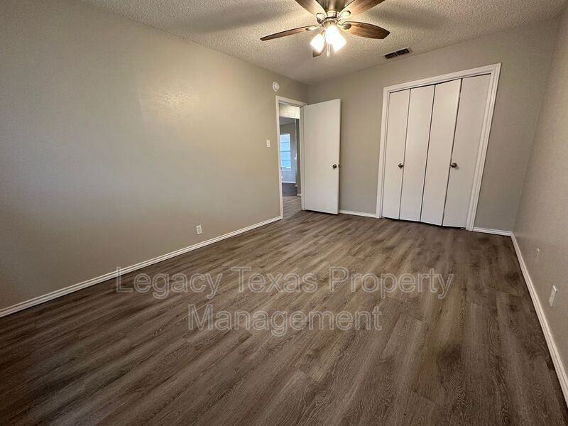 1116 N Nolan River Rd #B - Photo 6 of 27