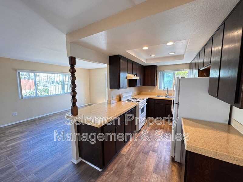 1006 Santa Fe Dr - Photo 5 of 15