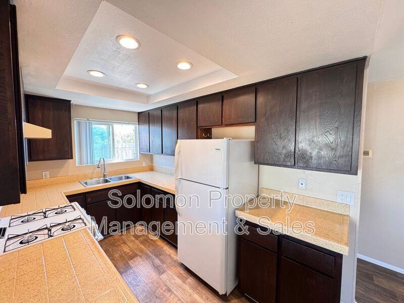 1006 Santa Fe Dr - Photo 6 of 15