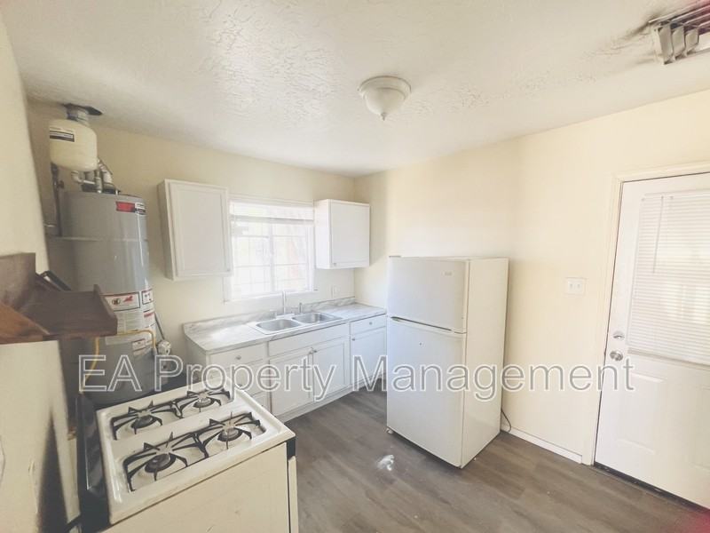 525 Cedar St Se #A - Photo 7 of 14