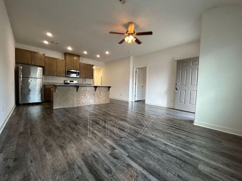 325 W. Brook Ct. #4 - Photo 2 of 13