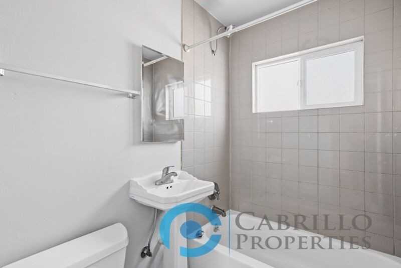 2110 Bacon St #4 - Photo 5 of 17