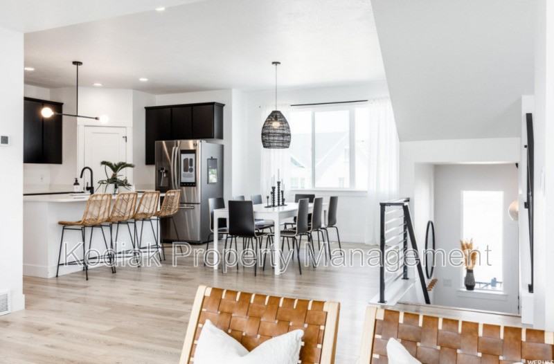 5257 W Copeland Dr - Photo 5 of 17