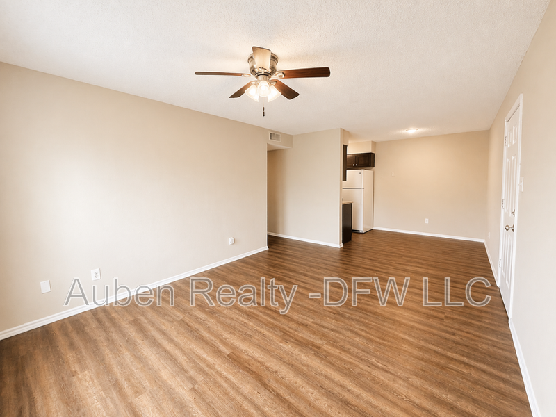 319 Se 3rd St #104 - Photo 3 of 13