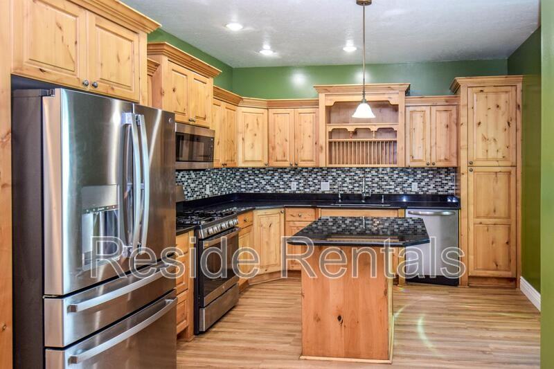 1020 Northwest - Photo 4 of 14