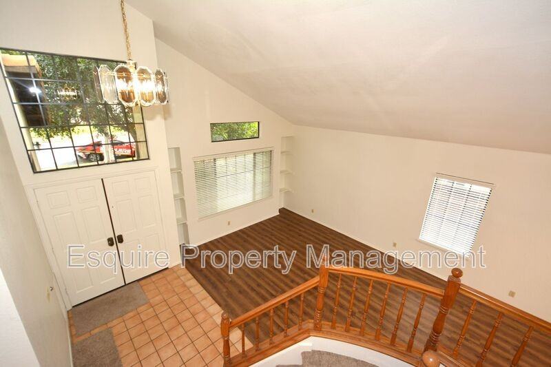 1610 Oneida Pl - Photo 3 of 40