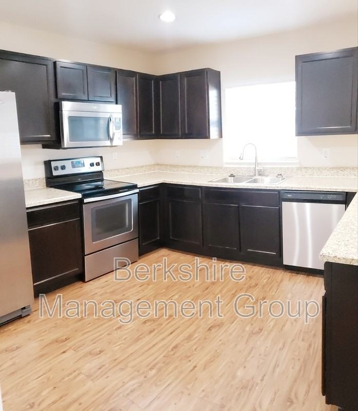 1012 Dossey Oaks Ln - Photo 3 of 22