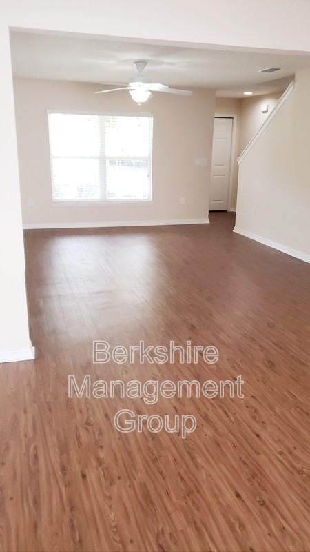 1012 Dossey Oaks Ln - Photo 4 of 22