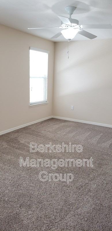 1012 Dossey Oaks Ln - Photo 5 of 22