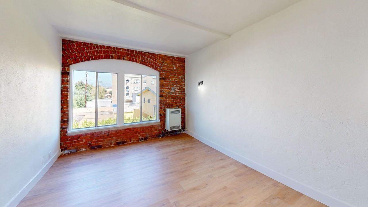 CCD - Country Club Dr. Apts. - Photo 2 of 4