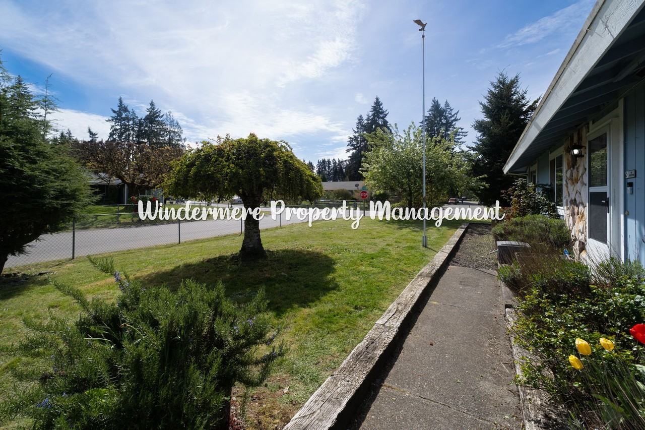 4210 Eastwood Ave Se - Photo 2 of 20