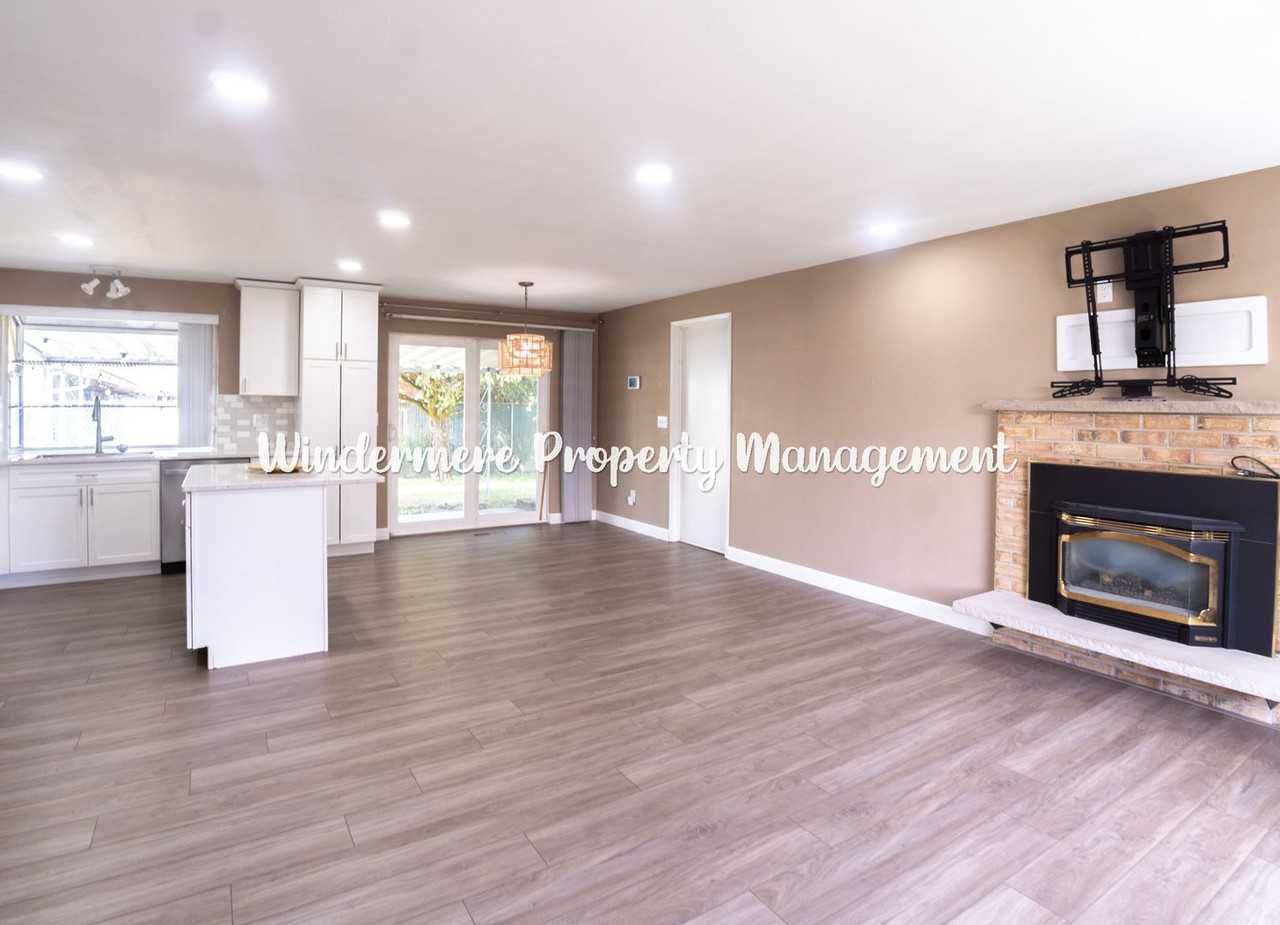 4210 Eastwood Ave Se - Photo 6 of 20