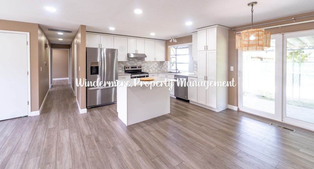 4210 Eastwood Ave Se - Photo 7 of 20