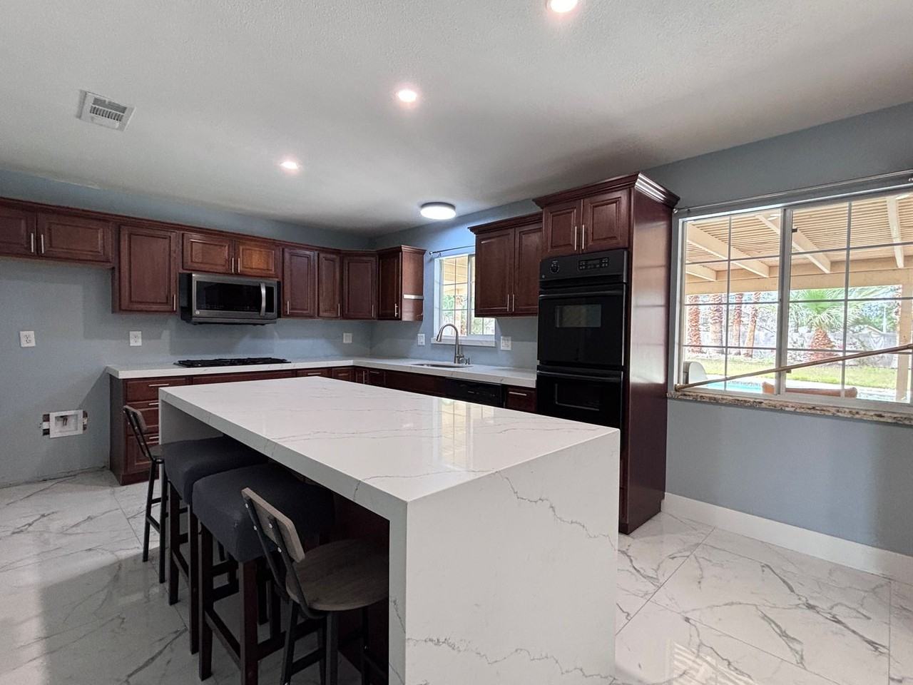 4422 Bennett Dr - Photo 3 of 17