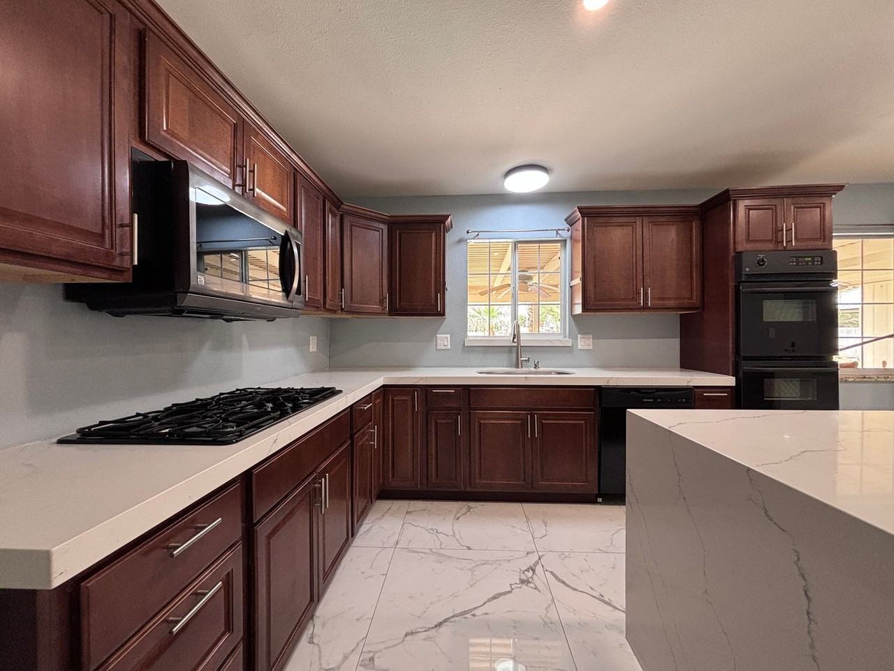 4422 Bennett Dr - Photo 4 of 17