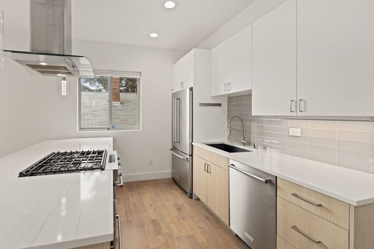 1304 W Newton St - Photo 2 of 50