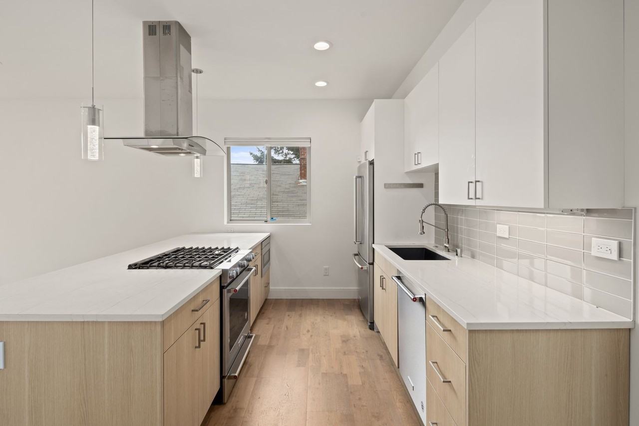 1304 W Newton St - Photo 3 of 50