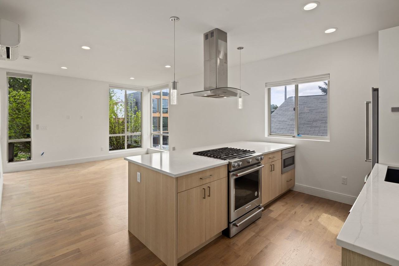 1304 W Newton St - Photo 4 of 50