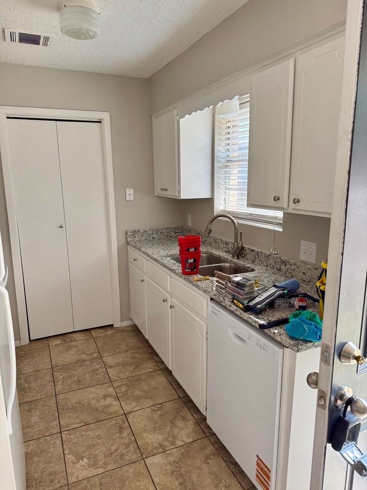 608 Karen St - Photo 2 of 9