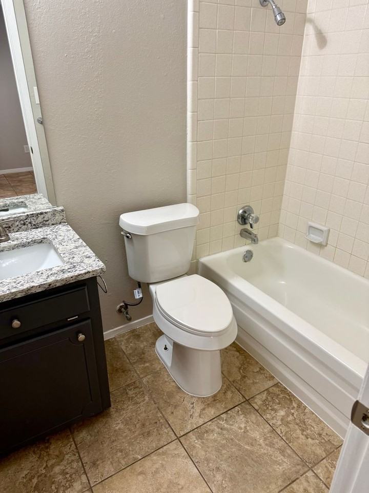 608 Karen St - Photo 6 of 9