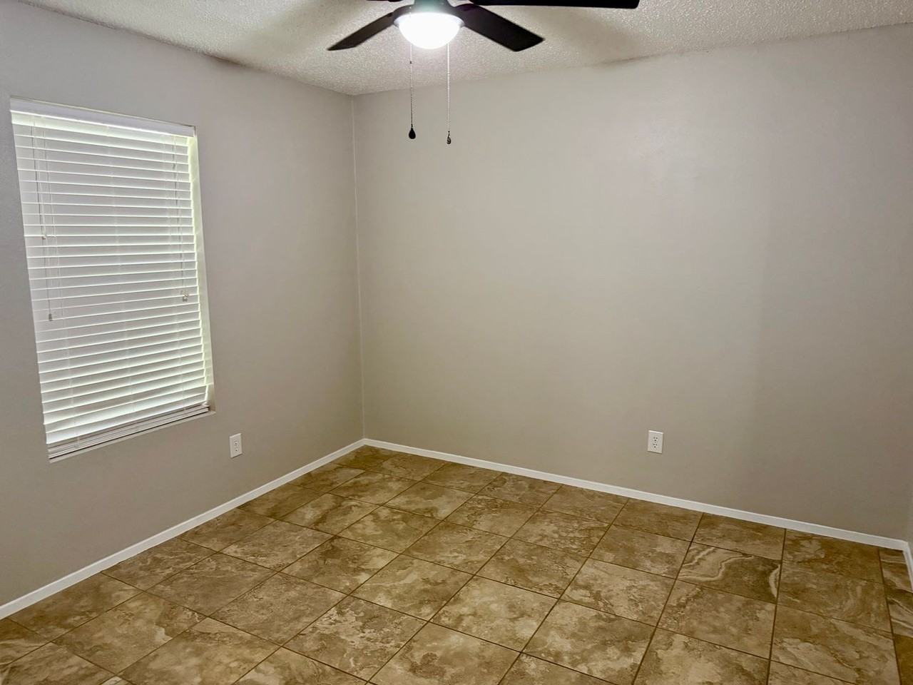 608 Karen St - Photo 7 of 9