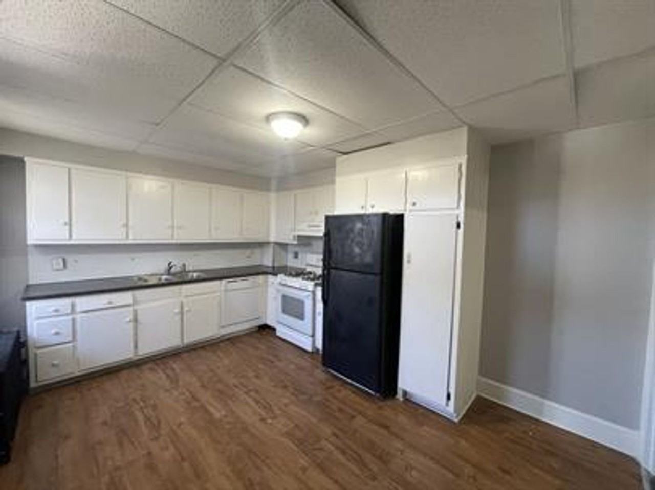 631 Roosevelt Ave - Photo 4 of 15