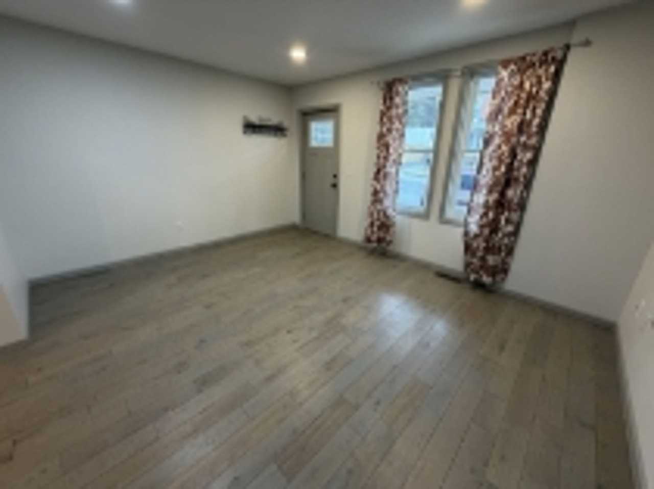 34 N Lee St - Photo 3 of 35