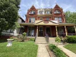 featured image of 911 E King St