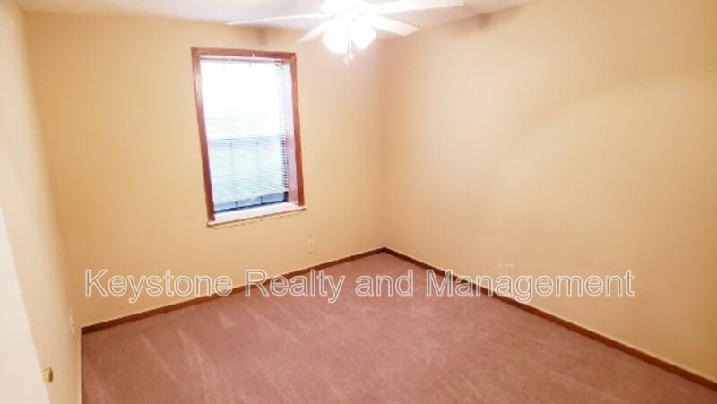 706 Peachers Dr #J - Photo 4 of 4
