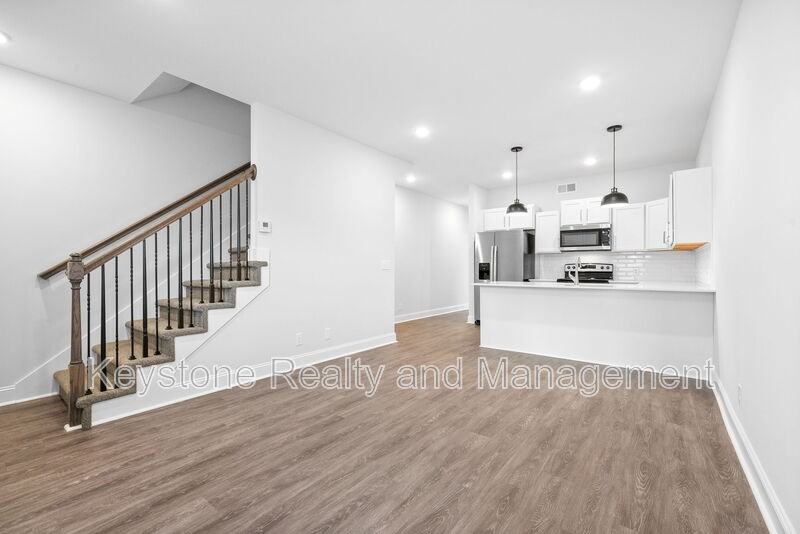 760 E St - Photo 6 of 14