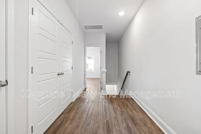 760 E St - Photo 7 of 14