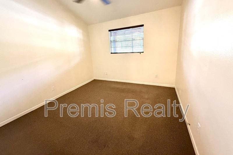 1165 E Spruce St - Photo 5 of 8