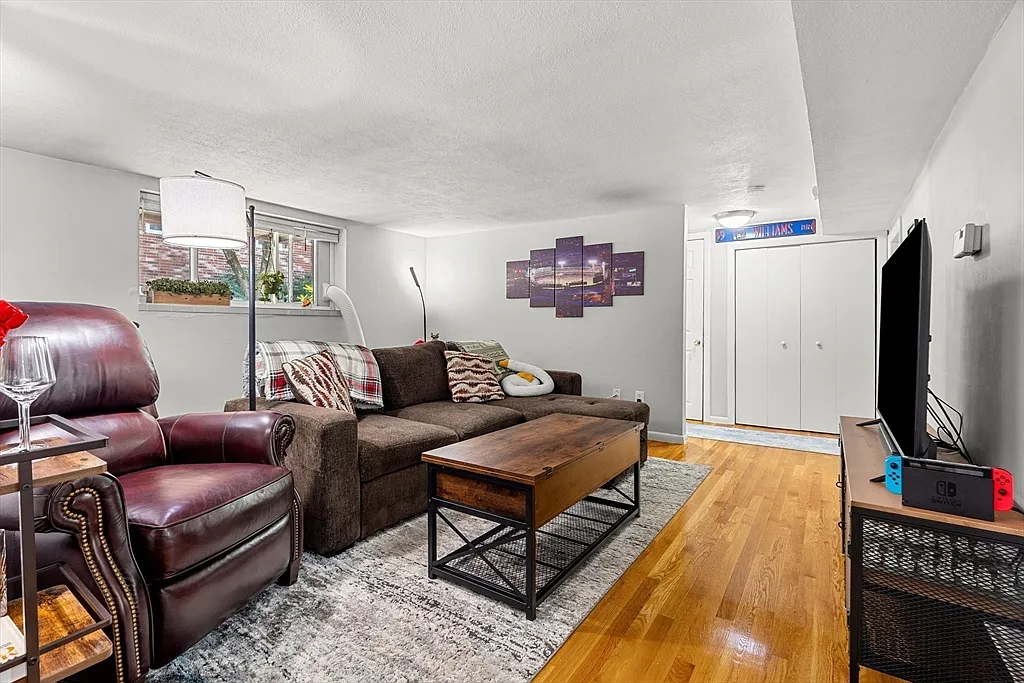 24 Westgate Rd - Photo 4 of 18